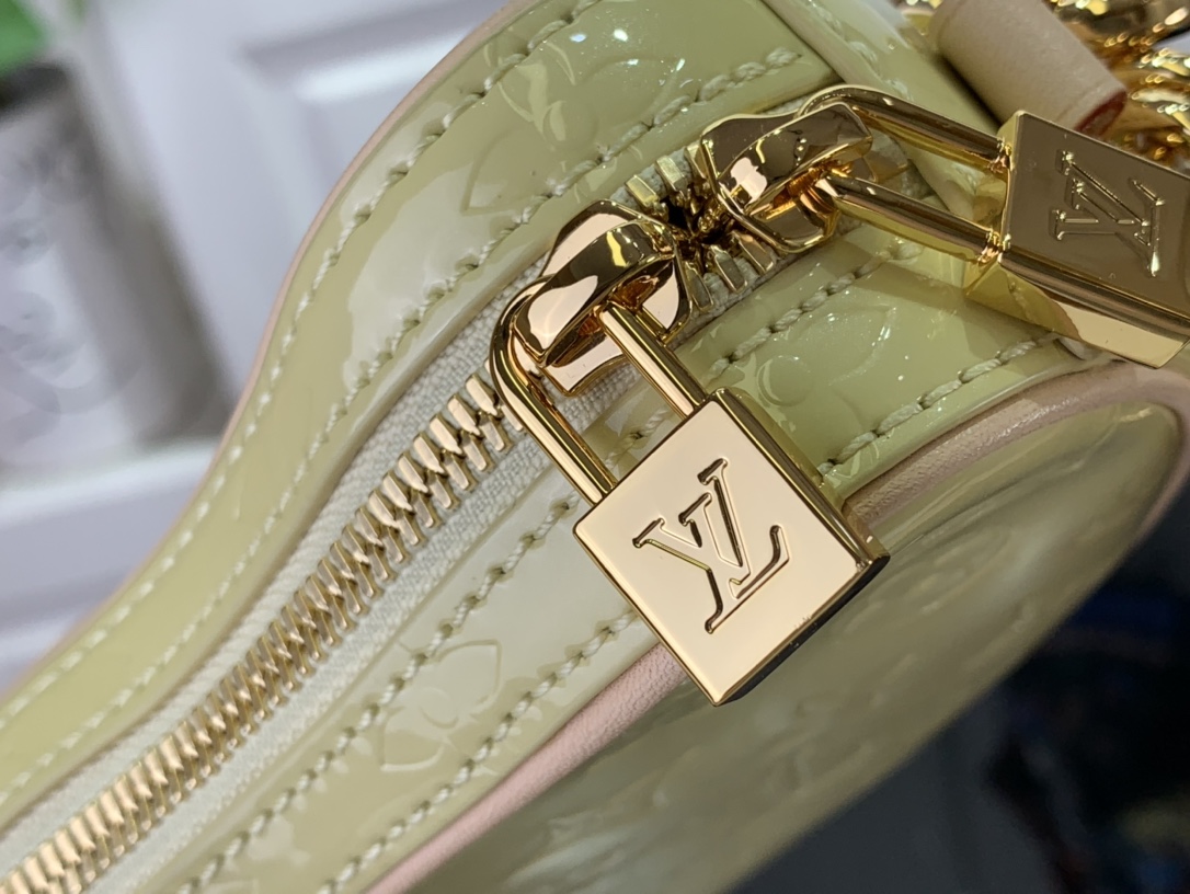 最高級ルイヴィトンスーパーコピー ルイヴィトンバッグコピー 新作 LV リミックス クロワッサン シック、イエロー M24021 エンボス加工を施したモノグラム・ヴェルニ レザー ゴールド金具 - 画像 (5)