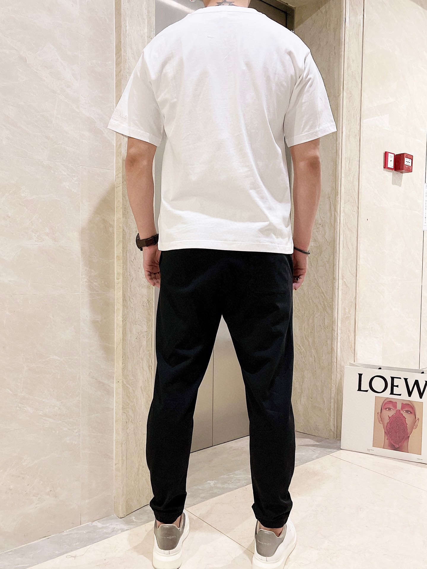 最高級ルイヴィトンスーパーコピー服 ルイヴィトンパンツコピー セットアップ 2点セット モノグラムTシャツ スラックス ブラック ホワイト 202405055 コットン 100% - 画像 (7)