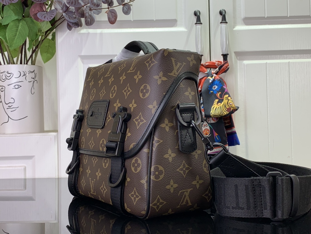 最高級ルイヴィトンスーパーコピー ルイヴィトン ハンドバッグ コピー LV トレイル・メッセンジャー ダークブラウン M46972 モノグラム・マカサー キャンバス ブラック金具 - 画像 (9)