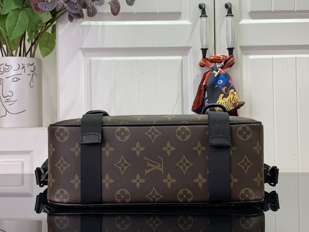 最高級ルイヴィトンスーパーコピー ルイヴィトン ハンドバッグ コピー LV トレイル・メッセンジャー ダークブラウン M46972 モノグラム・マカサー キャンバス ブラック金具 - 画像 (7)