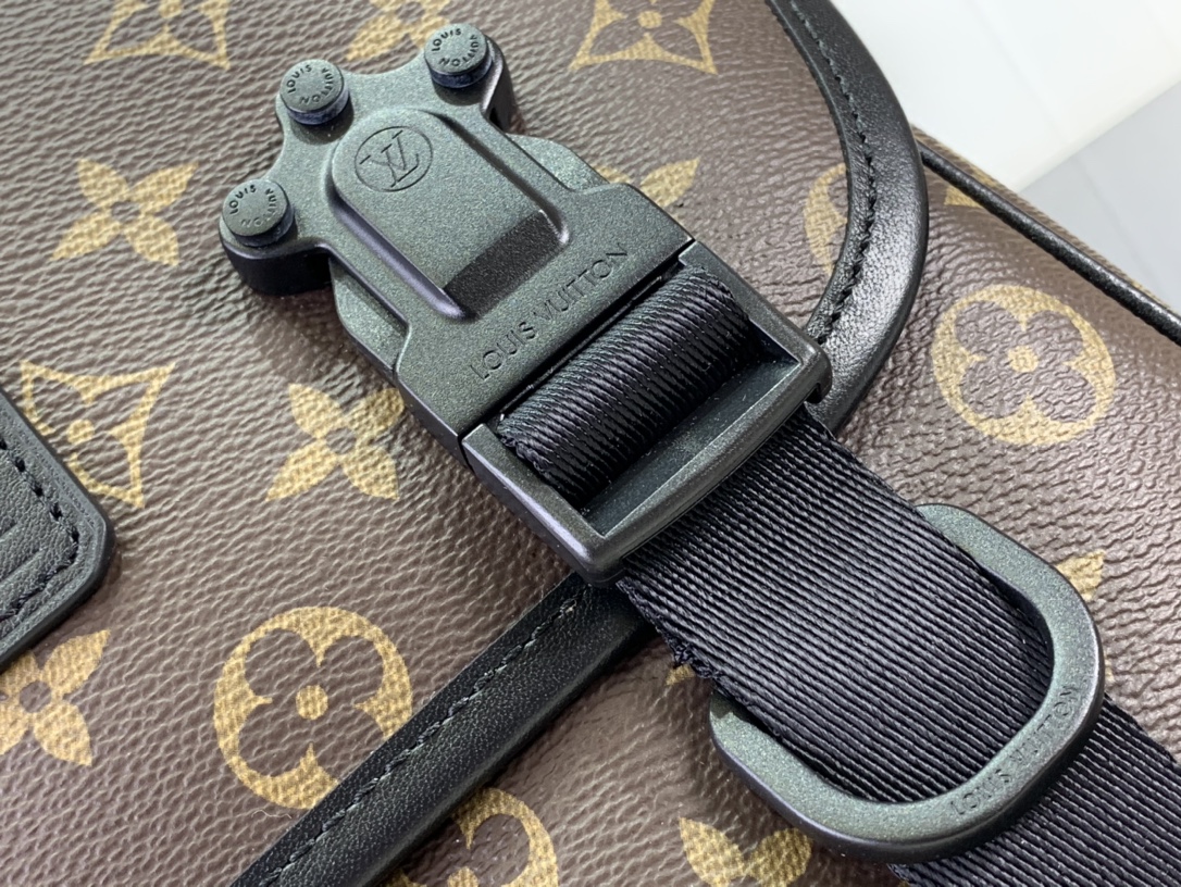 最高級ルイヴィトンスーパーコピー ルイヴィトン ハンドバッグ コピー LV トレイル・メッセンジャー ダークブラウン M46972 モノグラム・マカサー キャンバス ブラック金具 - 画像 (6)