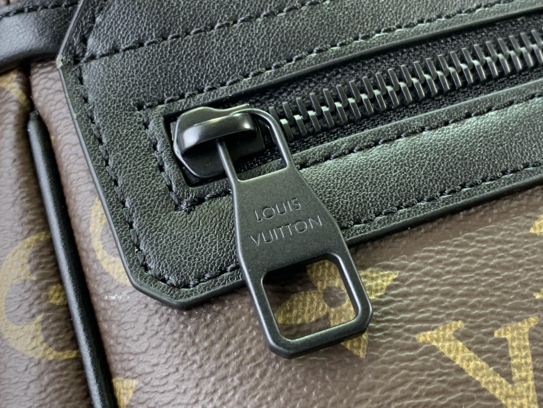 最高級ルイヴィトンスーパーコピー ルイヴィトン ハンドバッグ コピー LV トレイル・メッセンジャー ダークブラウン M46972 モノグラム・マカサー キャンバス ブラック金具 - 画像 (4)