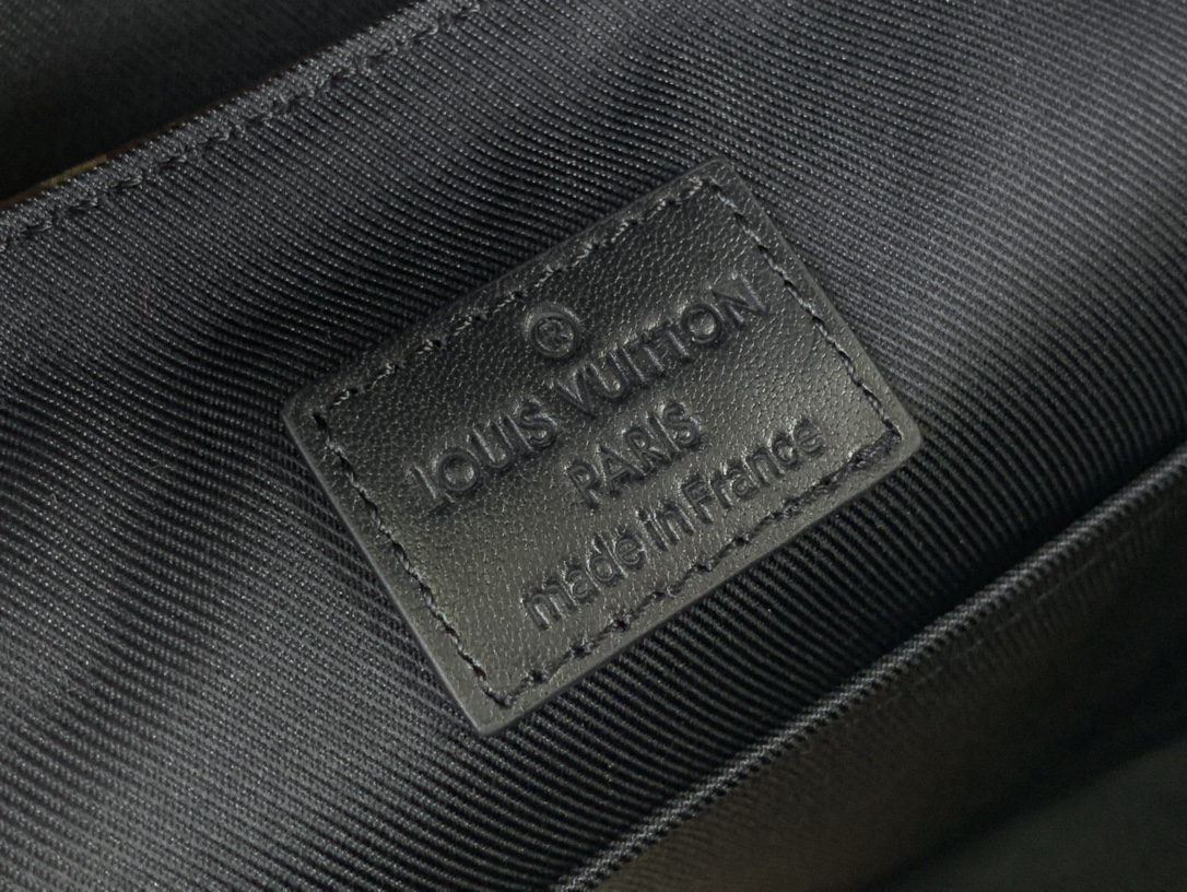 最高級ルイヴィトンスーパーコピー ルイヴィトン ハンドバッグ コピー LV トレイル・メッセンジャー ダークブラウン M46972 モノグラム・マカサー キャンバス ブラック金具 - 画像 (3)