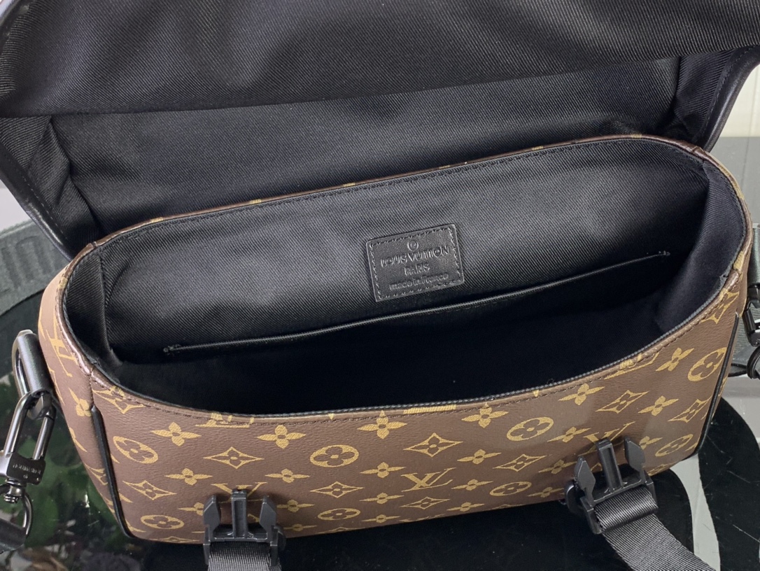 最高級ルイヴィトンスーパーコピー ルイヴィトン ハンドバッグ コピー LV トレイル・メッセンジャー ダークブラウン M46972 モノグラム・マカサー キャンバス ブラック金具 - 画像 (2)