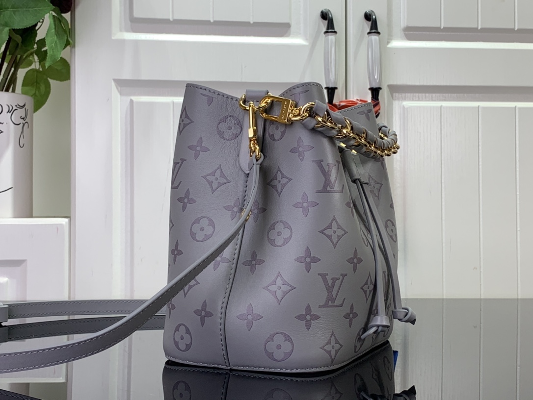 ルイヴィトン ホーボーバッグ 新作 Louis Vuitton ネオノエ BB 2024秋冬新作 トリアノン グレー M12749 カーフレザー ゴールド金具 - 画像 (9)