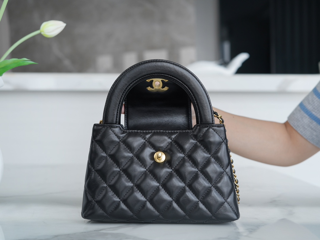 最高級シャネルスーパーコピー シャネルバッグコピー CHANEL ミニ ショッピング バッグ ブラック AS4416 B14296 94305 カーフスキン ゴールド金具 - 画像 (4)