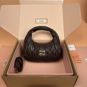 miumiu バッグ安い