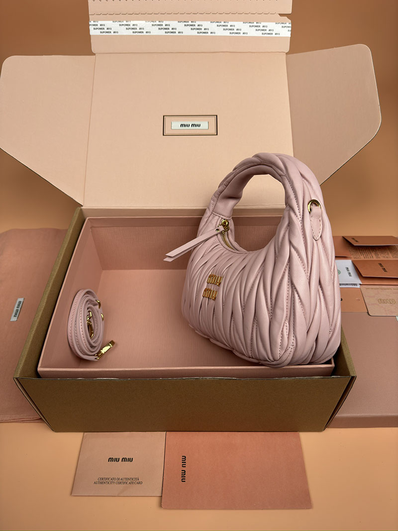 MiuMiu ワンダー マテラッセレザー ホーボーバッグ ピンク 5BC125_AN88_F0E18_V_OOY ゴールド金具 ミュウミュウ バッグ 人気 - 画像 (7)