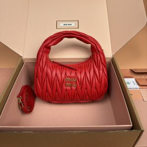 ミュウミュウ バッグ 芸能人