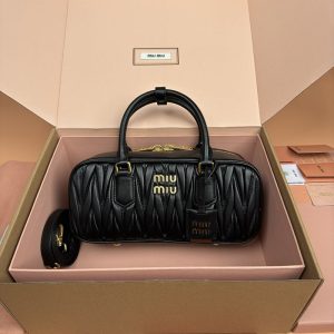 miumiu バッグ安い