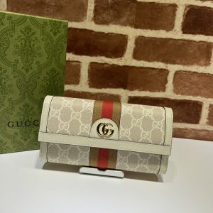 グッチ 財布 持ってる 女
