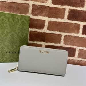 グッチ 財布 持ってる 女