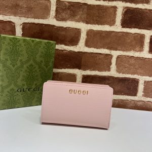 グッチ 財布 持ってる 女