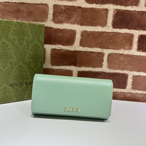 グッチ 財布 持ってる 女