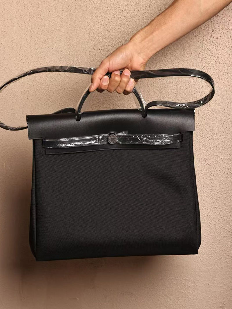 エルメス HERMES エールバッグ ジップ メッセンジャー 39 黒 ブラック トワルミリタリー/ヴァッシュハンター シルバー金具 2412887 - 画像 (7)