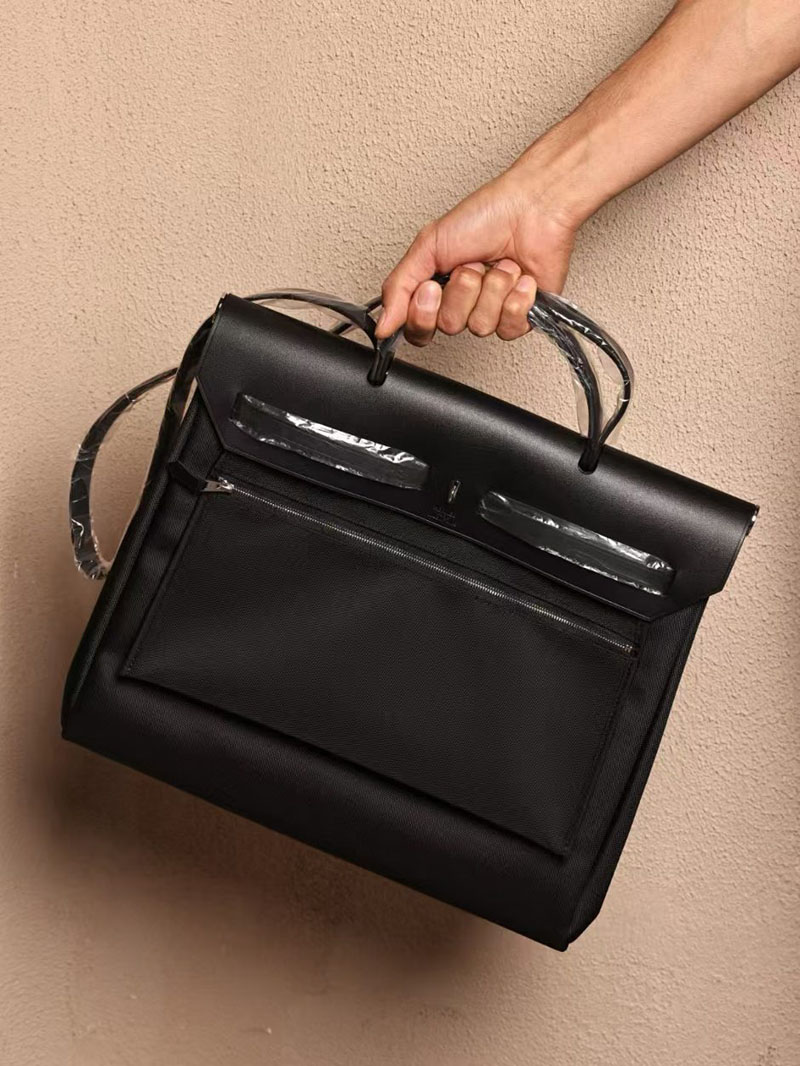 エルメス HERMES エールバッグ ジップ メッセンジャー 39 黒 ブラック トワルミリタリー/ヴァッシュハンター シルバー金具 2412887 - 画像 (6)