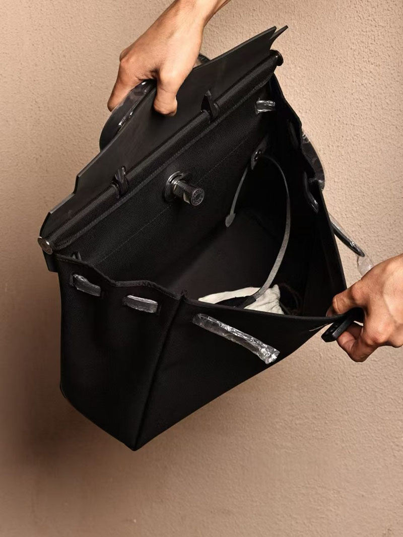 エルメス HERMES エールバッグ ジップ メッセンジャー 39 黒 ブラック トワルミリタリー/ヴァッシュハンター シルバー金具 2412887 - 画像 (5)
