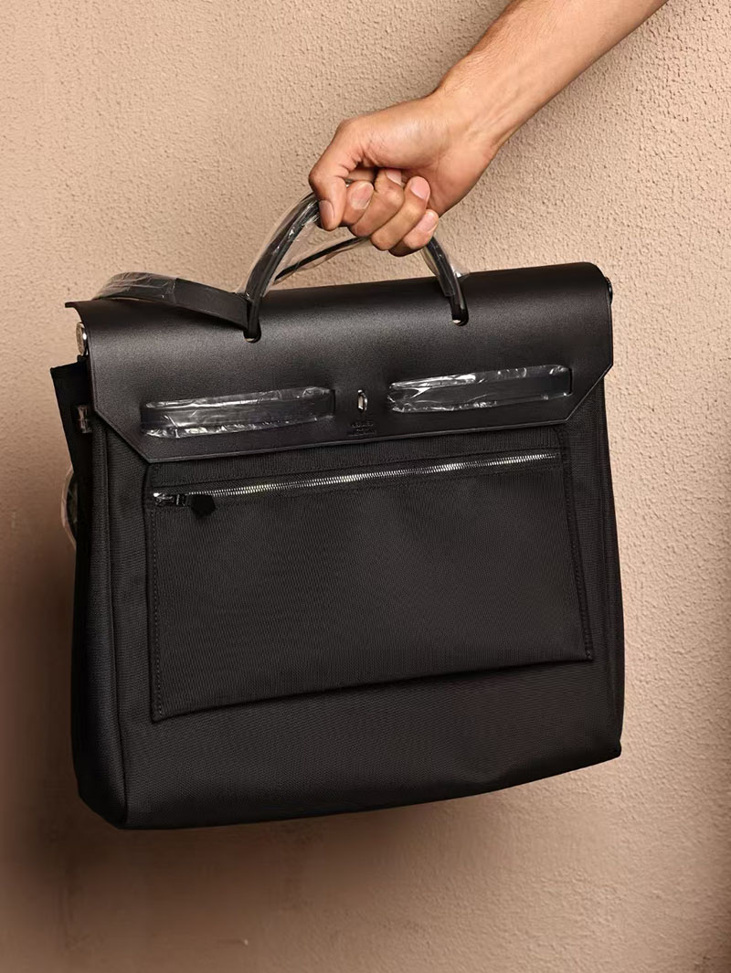 エルメス HERMES エールバッグ ジップ メッセンジャー 39 黒 ブラック トワルミリタリー/ヴァッシュハンター シルバー金具 2412887 - 画像 (3)