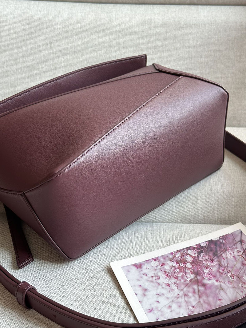レディース ロエベ バッグ 人気 LOEWE パズルバッグ スモール A510P60X41-7240 ダークバーガンディ クラシックカーフ ゴールド金具 - 画像 (5)