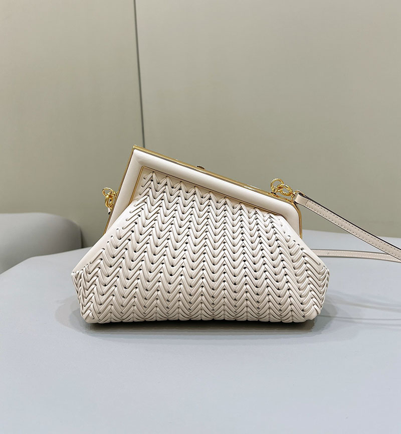 フェンディ 人気バッグ FENDI クラッチ ショルダーバッグ 本革 Fendi First Small カメリア 8BP129APZ6F0VWM - 画像 (9)