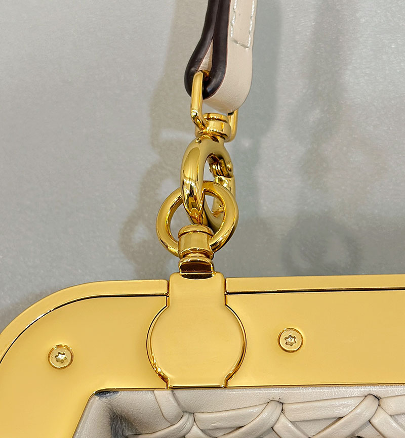 フェンディ 人気バッグ FENDI クラッチ ショルダーバッグ 本革 Fendi First Small カメリア 8BP129APZ6F0VWM - 画像 (5)