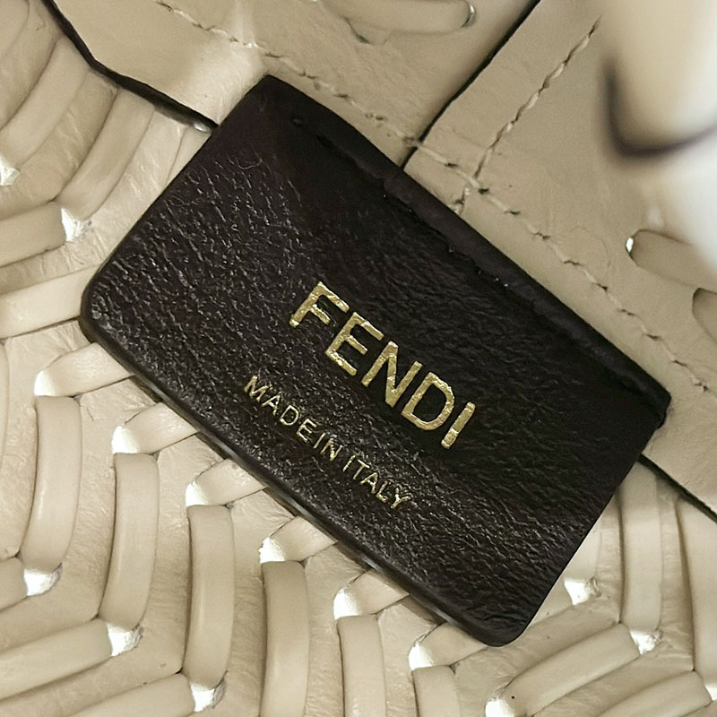 フェンディ 人気バッグ FENDI クラッチ ショルダーバッグ 本革 Fendi First Small カメリア 8BP129APZ6F0VWM - 画像 (4)