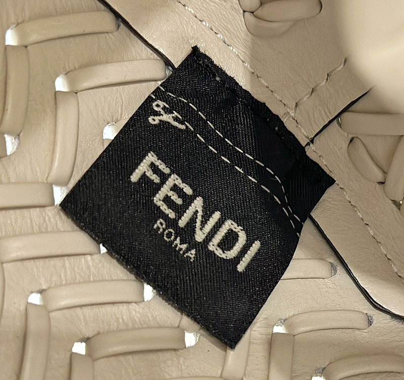 フェンディ 人気バッグ FENDI クラッチ ショルダーバッグ 本革 Fendi First Small カメリア 8BP129APZ6F0VWM - 画像 (3)