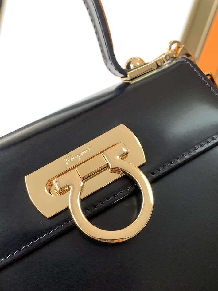 FERRAGAMO 新作バッグ フェラガモ バッグ アウトレット アイコニック トップハンドル (S) ブラック 212193 749021 - 画像 (9)