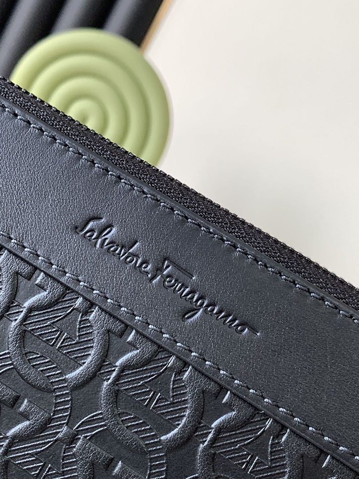 FERRAGAMO 新作バッグ フェラガモ バッグ アウトレット FERRAGAMO バッグ メンズ TRAVEL EMBOSSED BLOCCO クラッチバッグ 241483 769473 - 画像 (9)