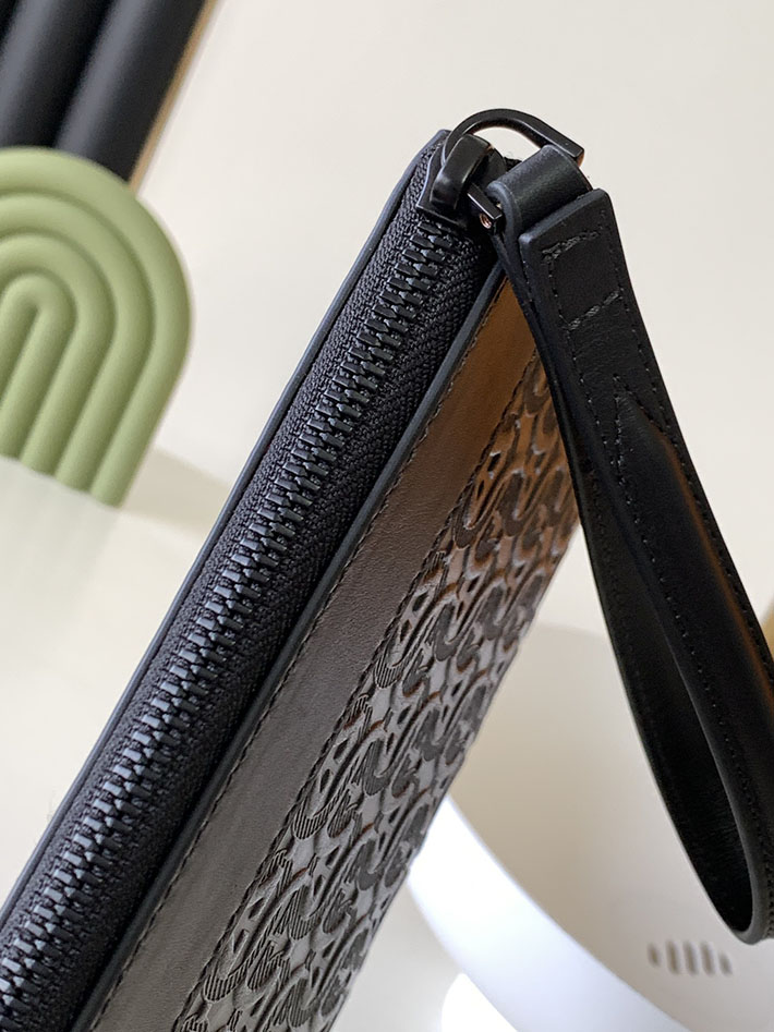 FERRAGAMO 新作バッグ フェラガモ バッグ アウトレット FERRAGAMO バッグ メンズ TRAVEL EMBOSSED BLOCCO クラッチバッグ 241483 769473 - 画像 (8)