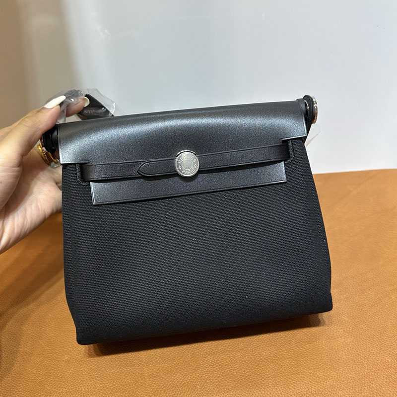 エルメス バッグ値段 HERMES エールバッグジップ ミニ 黒 ブラック トワルアッシュ シルバー金具 2521245 エルメス エールバッグ 定価 - 画像 (11)