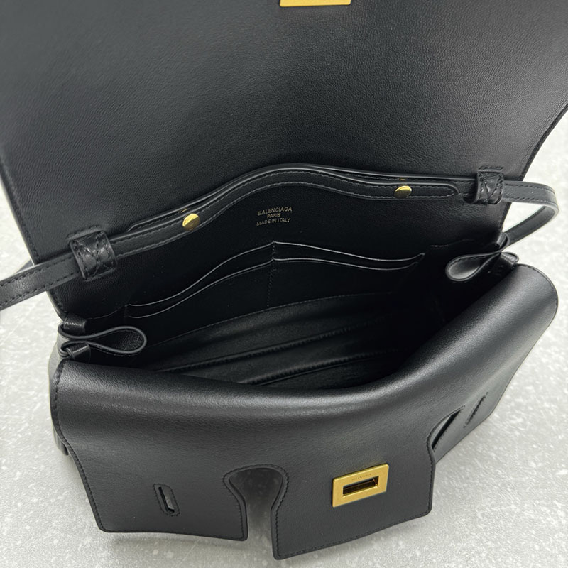 バレンシアガ アウトレット BALENCIAGA Bel Air クラッチ ストラップ付き スモール 8349432ABAV1000 ブラック カーフスキン バレンシアガ バッグ アウトレット - 画像 (4)