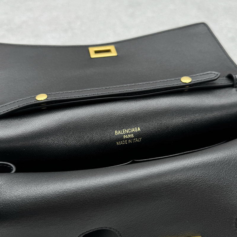 バレンシアガ アウトレット BALENCIAGA Bel Air クラッチ ストラップ付き スモール 8349432ABAV1000 ブラック カーフスキン バレンシアガ バッグ アウトレット - 画像 (3)