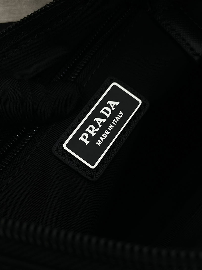 プラダ アウトレット PRADA ラージ Re-Nylon x サフィアーノレザー 2VH191_2DMG_F0002_V_OOO ブラック H品 プラダ メンズバッグ アウトレット - 画像 (2)