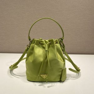 プラダ ミニバッグ レザー