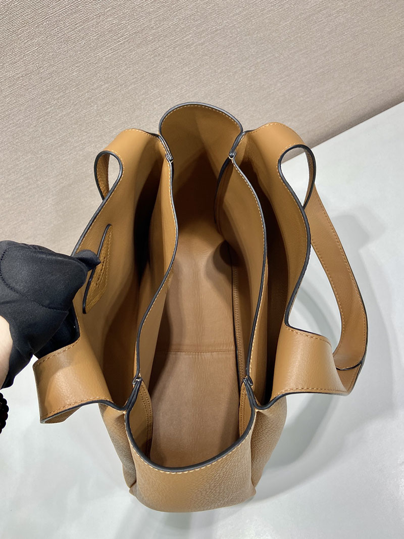 プラダ アウトレット PRADA ミディアム レザー トートバッグ 1BG338_2DKV_F03V8_V_ONM キャメル H品 プラダ トートバッグ レザー - 画像 (3)