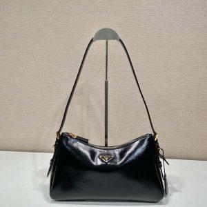 プラダ 斜めがけバッグ レディース
