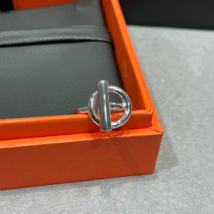エルメス エシャペ リング 定価