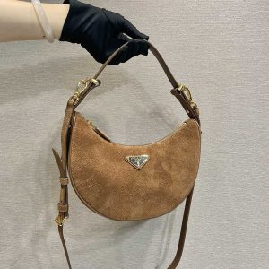 プラダ チェーンバッグ 公式
