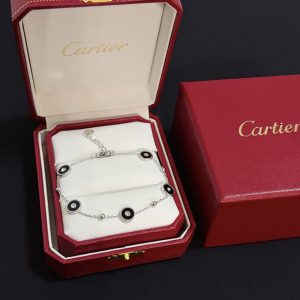 カルティエ ブレスレット 芸能人
