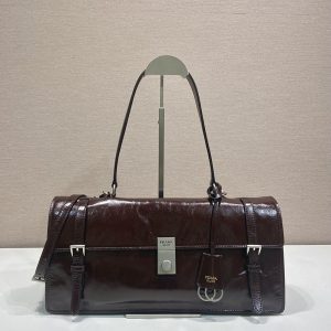 プラダ アウトレット 御殿場 値段