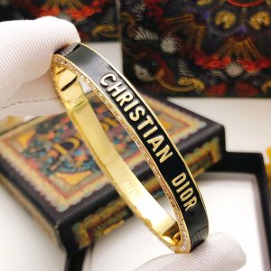 カルティエ ブレスレット 人気