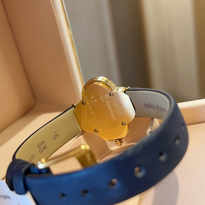 最高級ヴァンクリーフスーパーコピー ヴァンクリーフ&アーペル レディース時計 アルハンブラ スモールモデル ダイヤベゼル クォーツ VCARM95900 - 画像 (4)