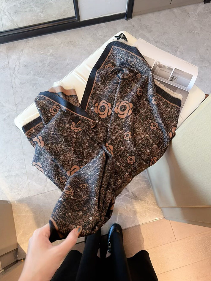 最高級シャネルスーパーコピー CHANEL マフラー レディース 大判 ストール フリンジ ココマーク CCマーク cc25103008 シャネル マフラー 公式 - 画像 (4)