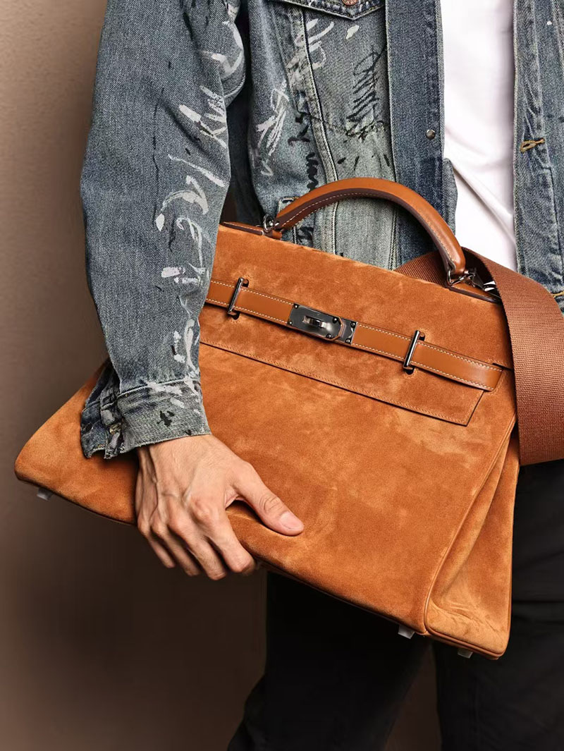 エルメス メンズバッグ 新作 HERMES マキシケリー 42cm 内縫い ゴールド スエード/スイフト シルバー金具 2524044 - 画像 (8)