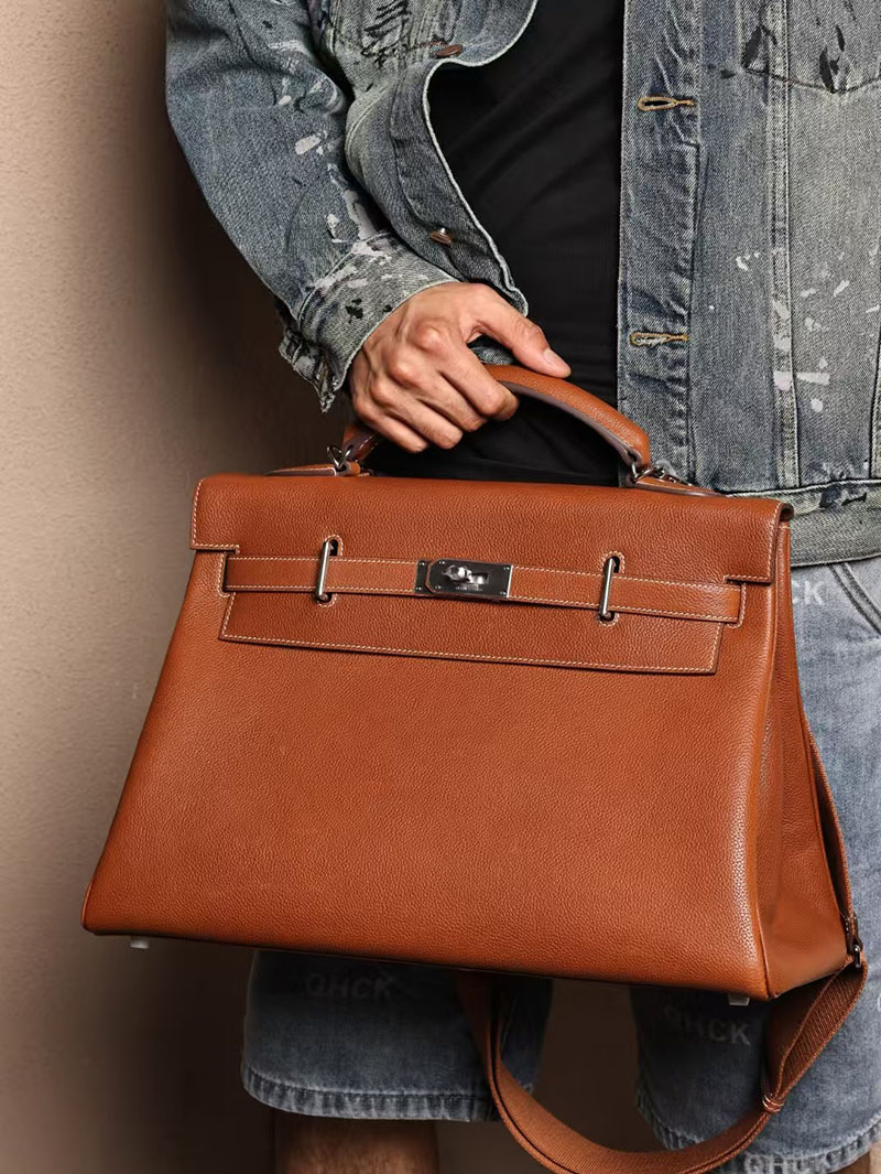 エルメス メンズバッグ 新作 HERMES マキシケリー 42cm 内縫い ゴールド バレニア シルバー金具 2524045 - 画像 (4)