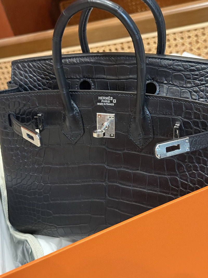 エルメスコピー バーキン25 黒 新品 HERMES バーキン25 黒 ブラック クロコダイル アリゲーターマット シルバー金具 2524126 - 画像 (20)