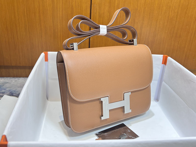 エルメススーパーコピー コンスタンス24 定価 HERMES コンスタンス1 24MM ゴールド ヴォーエプソン シルバー金具 2524480 - 画像 (9)