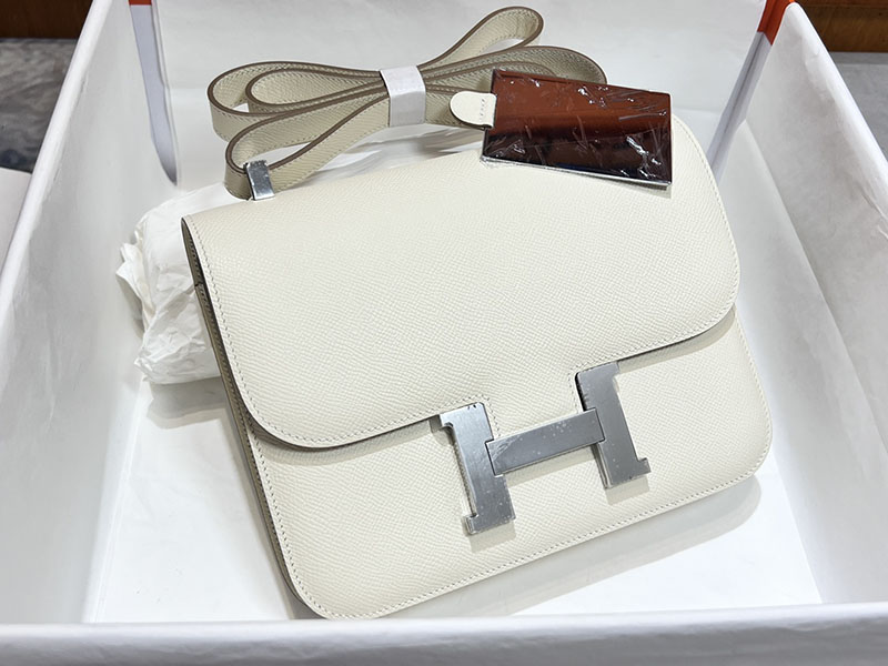 エルメススーパーコピー コンスタンス24 定価 HERMES コンスタンス1 24MM クレ ヴォーエプソン シルバー金具 2524483 - 画像 (8)