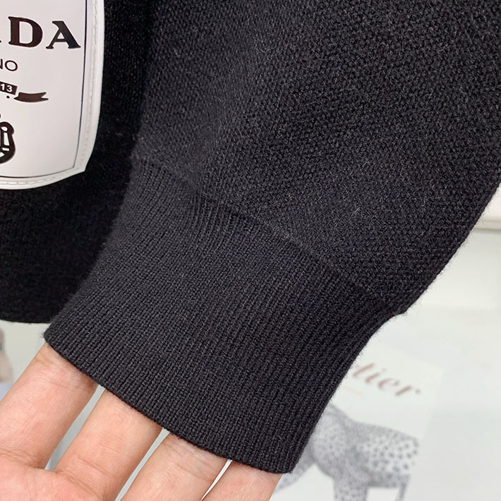 最高級プラダスーパーコピー PRADA ニット セーター メンズ コットン ローゲージ 長袖 ブラック 2524728 プラダ ニット - 画像 (4)